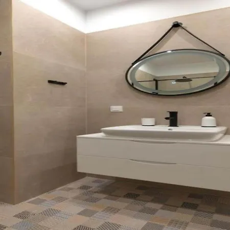 Luxury 1bdr In Ideal Center