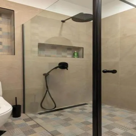 Luxury 1bdr In Ideal Center Apartman